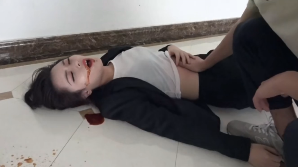 【剧情版】女老师被学生打肚子