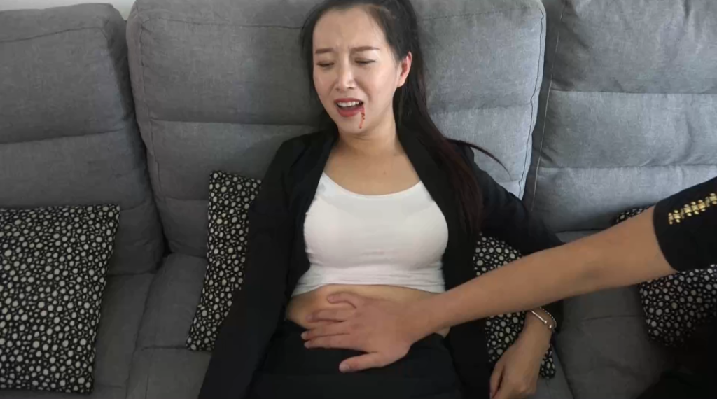 剧情老师上课被下💊后按肚子