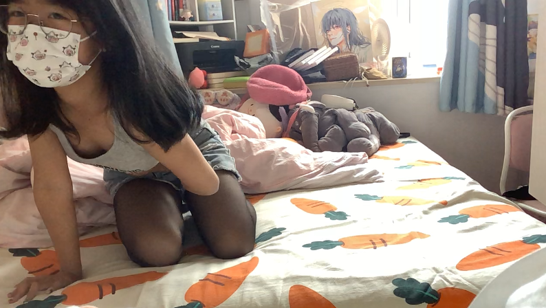 清纯黑丝学生腹痛定制