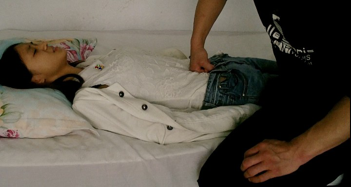 实践女友柔腹订拍（打到呻吟）