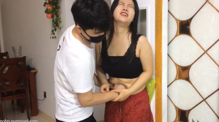 TM-静静丰满肚重击