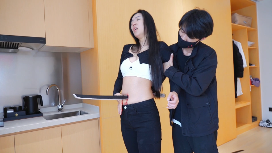 【4k超清剧情版】脐示录捅穿小橘的肚脐