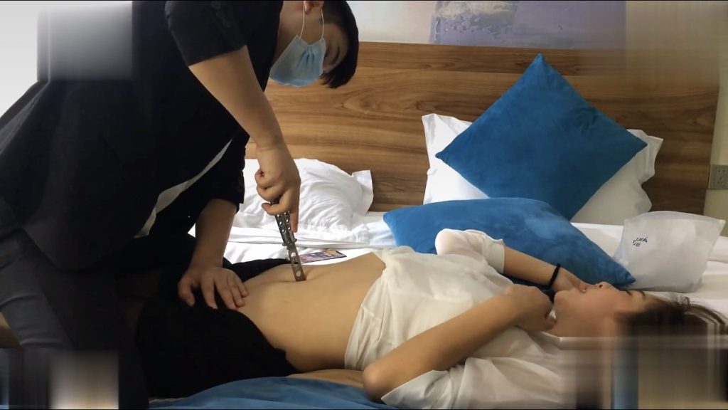 TM安妮捅刺肚脐