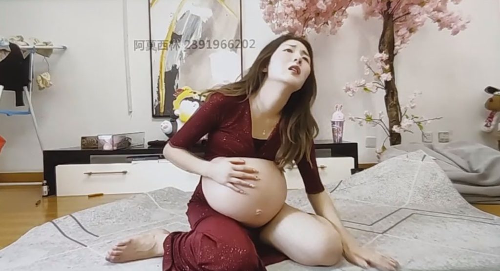 入腹女警制服后妈裙撑大肚子