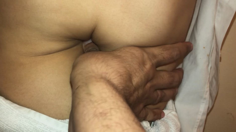 重戳女友肚脐02