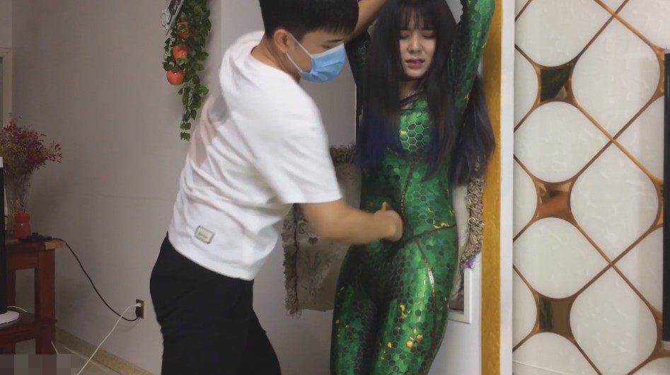 BP-TMO413-紧身衣海后+瑜伽裤重击打吐小腹