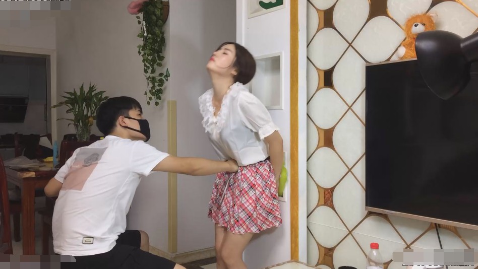 小慧偷吃仙丹被猛击