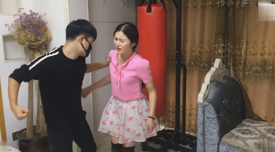 小慧散发重击AA