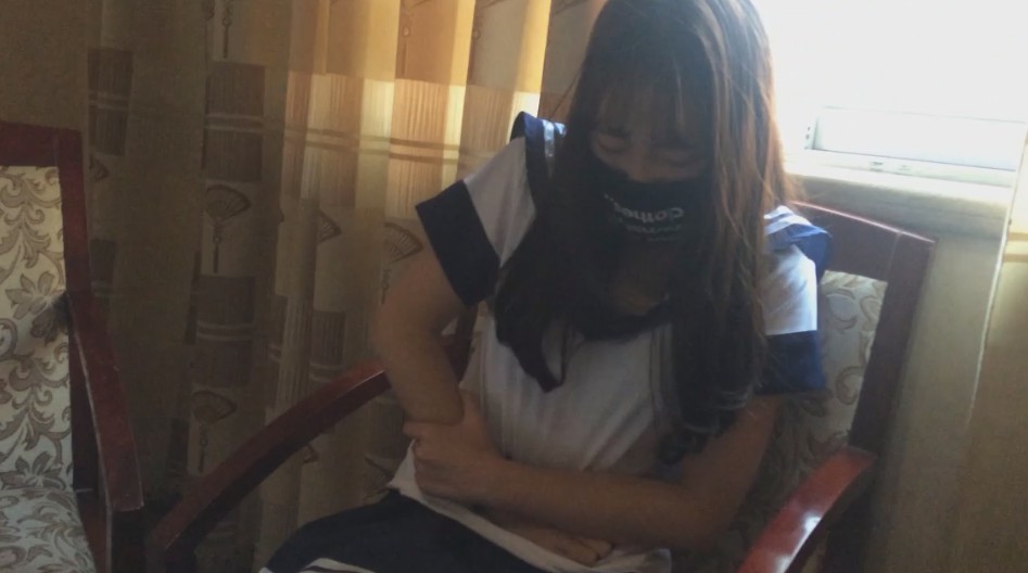 钰钰校服打肚子