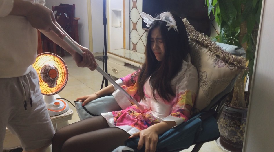 颖儿2打肚子和服黑丝