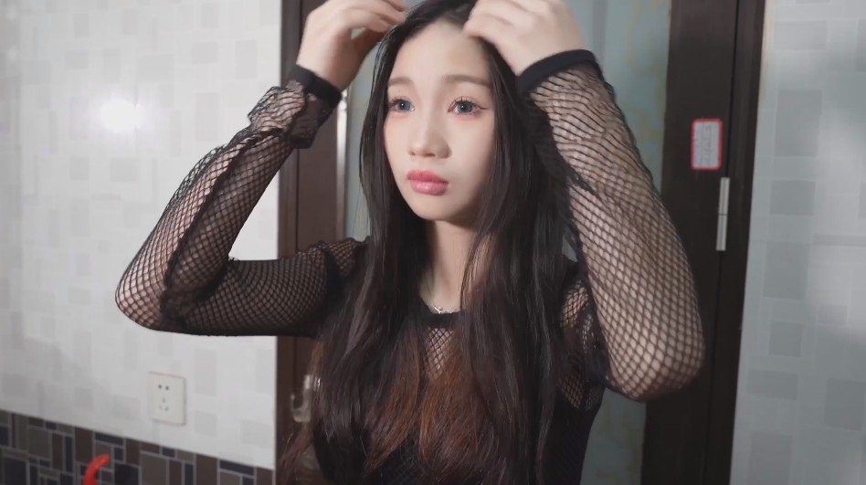 【剧情对话】黑丝美女肚子疼被揩油揉肚子捅肚脐