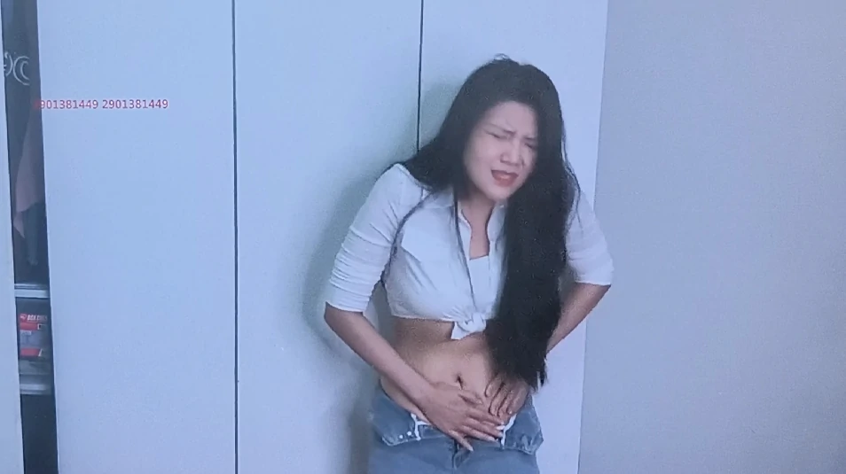 剧情入腹衬衣牛仔丰满女肚(后面部分没声音)