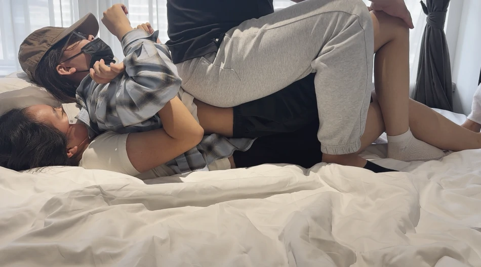 重坐18岁清纯女大