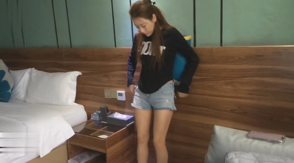 TMO-未然最新牛仔短裤打吐