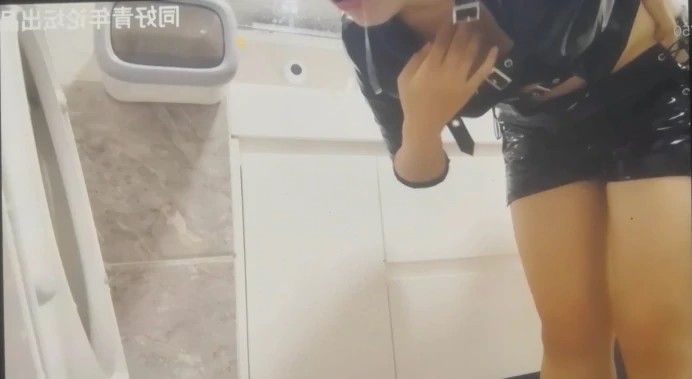 换肠美女特工计划失误导致暴吐